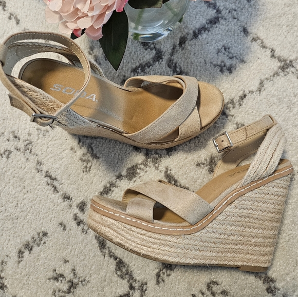 Tan Wedges / Espadrilles *Easter shoes* - Picture 1 of 4